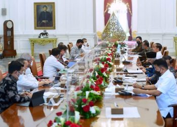Presiden Joko Widodo memimpin rapat bersama jajarannya untuk membahas tata kelola dan peningkatan produktivitas kedelai di Istana Merdeka Jakarta
