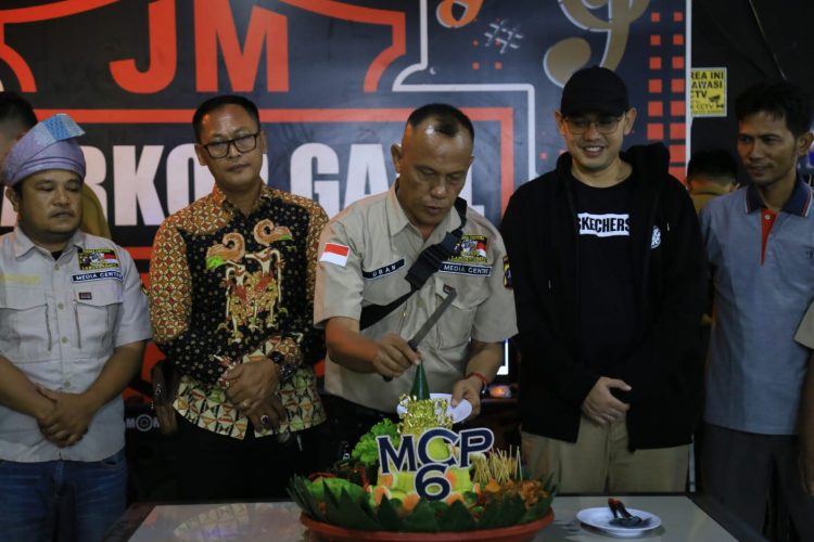 Media Center Polres Labuhanbatu Gelar Festival Dangdut Solo season kedua di Warkop JM 77 Jalan SM Raja, Kecamatan Rantau Selatan, Labuhanbatu