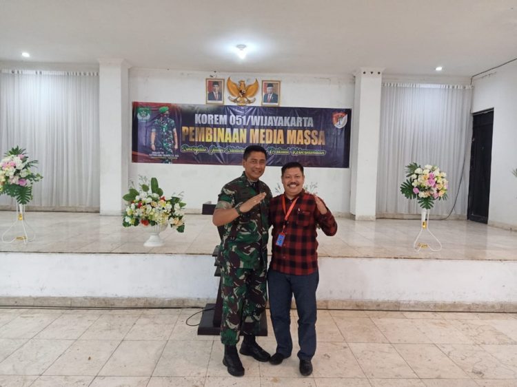 Silaturahmi ini mengundang para media massa yang diundang oleh Makorem 051 Wijayakarta dihadiri oleh awak media 18 media online, 2 media elektronik dan 1 media cetak