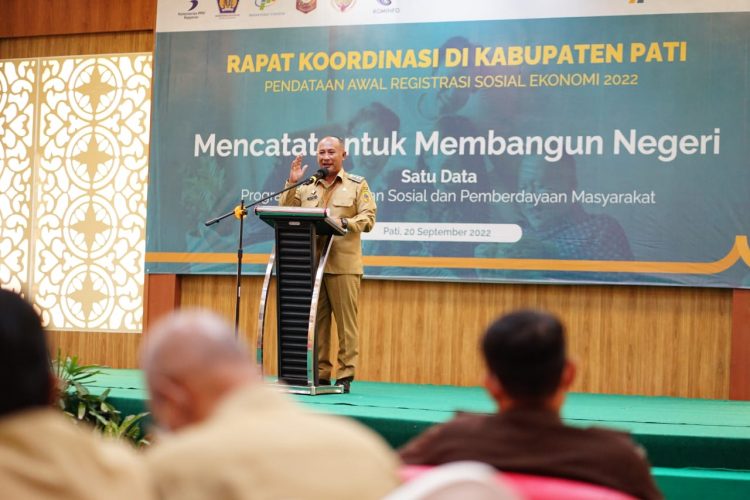 Pj Bupati Pati Henggar Budi Anggoro menghadiri acara Rakor Pendataan Awal Registrasi Sosial Ekonomi 2022 di lantai 4 Hotel New Merdeka