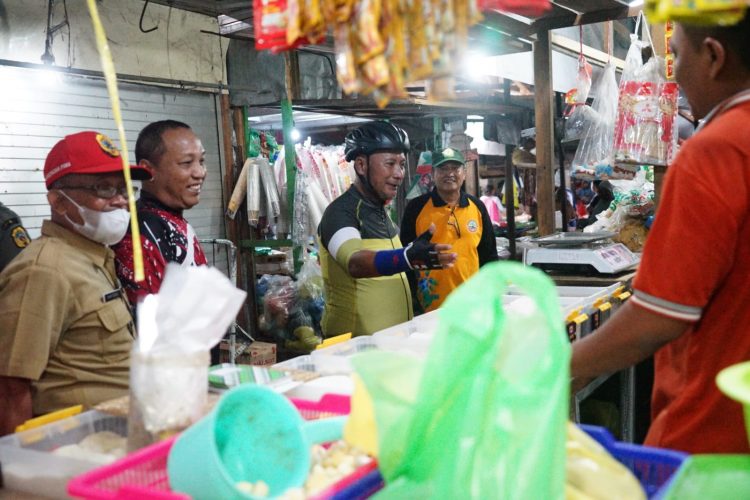 Pj Bupati Pati beserta kepala OPD memilih bersepeda guna memastikan dan mengecek kesiapan Kabupaten Pati dalam penilaian Adipura
