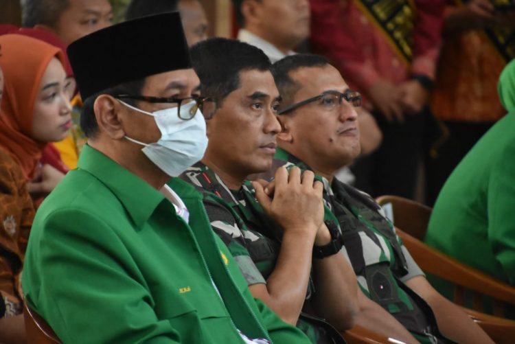 Komandan Korem 044/Gapo Brigjen TNI. M. Naudi Nurdika S.I.P M. Si M. Tr (Han), mendampingi Pangdam II/Swj Mayjen TNI Hilman Hadi S.I.P M.B.A M.Han, memberikan Kuliah Umum kepada Mahasiswa Baru Universitas Muhammadiyah Palembang