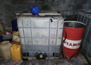 Personel Unit 1 Subdit IV Tipidter Ditreskrimsus Polda Sulut mengungkap kasus dugaan tindak pidana penyalahgunaan pengangkutan dan niaga BBM jenis solar bersubsidi