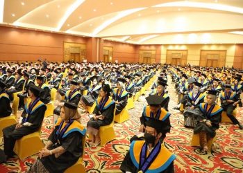 Gubernur Sumsel menghadiri langsung Sidang Senat Terbuka dalam rangka wisuda sarjana dan magister Sekolah Tinggi Ilmu Sosial dan Ilmu Politik (STISIPOL) Candradimuka ke 43