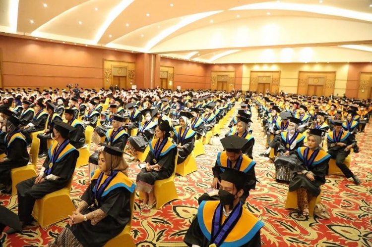 Gubernur Sumsel menghadiri langsung Sidang Senat Terbuka dalam rangka wisuda sarjana dan magister Sekolah Tinggi Ilmu Sosial dan Ilmu Politik (STISIPOL) Candradimuka ke 43