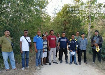 (PUPR) Kabupaten Kupang Bidang Bina Marga melalui Kepala Seksi Jalan dan Jembatan Moses Natun, ST bersama Kontraktor pelaksana CV. Mater Suprapto