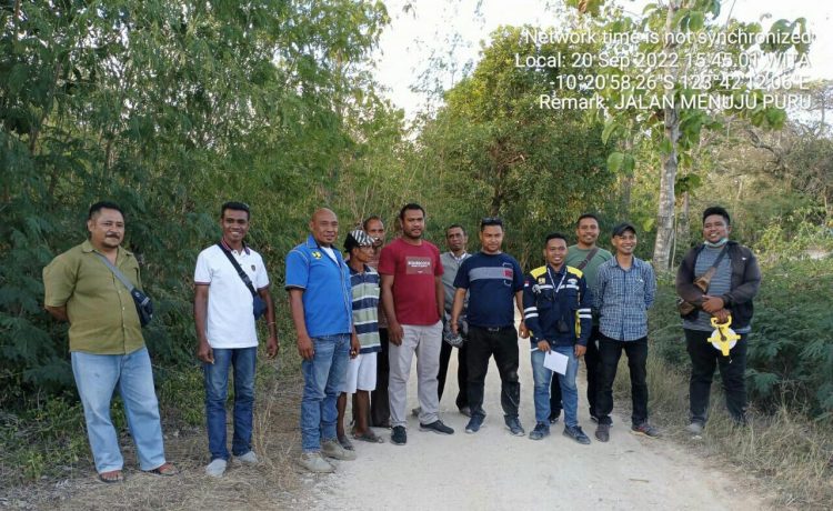 (PUPR) Kabupaten Kupang Bidang Bina Marga melalui Kepala Seksi Jalan dan Jembatan Moses Natun, ST bersama Kontraktor pelaksana CV. Mater Suprapto