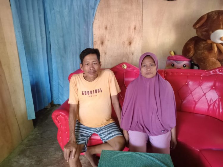 Sugiyono (43) Warga Rt 02 Rw 04 Pekon Banjar Negara Kecamatan Wonosobo menderita penyakit leukimia dengan kondisi yang memang sangat memprihatinkan