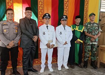 Camat Samudera, ILYAS, S.E melantik sebanyak 2 Geuchik di aula Kantor Camat Samudera, Geudong, Kabupaten Aceh Utara