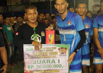 Final Bola Voli Open Turnamen Kopi Aceh SBI Cup 2022 antara PT Derre vs Akademi Singapore dilapangan Bola Voli Sumbok Rayeuk