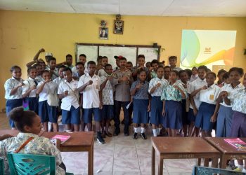 Kapolsek Mindiptana Iptu Laasi Buton, SH menggelar sosialisasi bahaya Narkoba bagi siswa-siswi sosialisasi bertujuan untuk menjaga lingkungan sekolah bebas dari narkoba