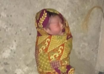 Bayi yang ditemukan didepan teras rumah salah satu warga Anisa (39) sekira pukul 19.00. wib