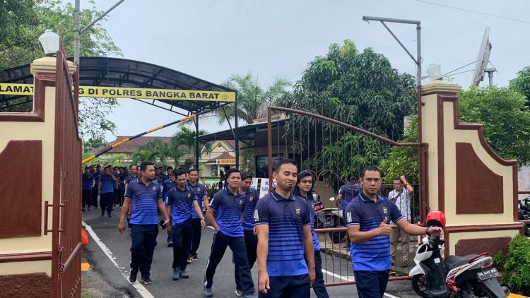Personil Polres Bangka Barat laksanakan olahraga pagi rutin