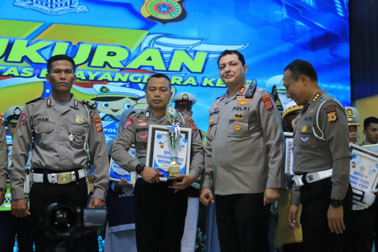 Bripka Rahmad Hidayat Polisi Meupep Pep Bireuen, Dapat Penghargaan dari Kapolda Aceh Irjen Pol Drs Ahmad Haydar, S.H., M.H