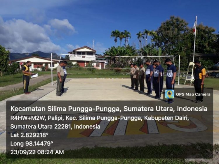 Anggota Koramil 03/Parongil dipimpin oleh Danramil Kapten Inf T Aritonang dan Polsek Parongil dipimpin oleh AKP HP Purba melaksanakan olahraga dengan main Bola Volly bersama