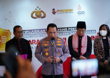 Kapolri Jenderal Listyo Sigit Prabowo menghadiri kegiatan penganugerahan juara lomba vocal group dan solo lagu rohani kristiani di Gedung PTIK
