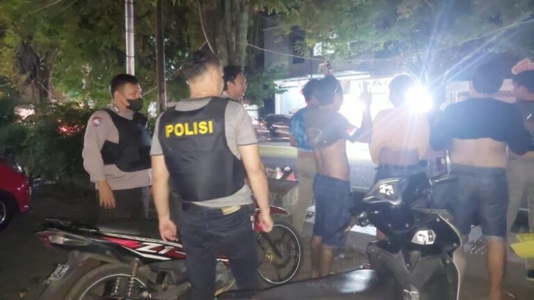 Personel Polresta Manado melaksanakan Kegiatan Rutin Yang Ditingkatkan (KRYD)