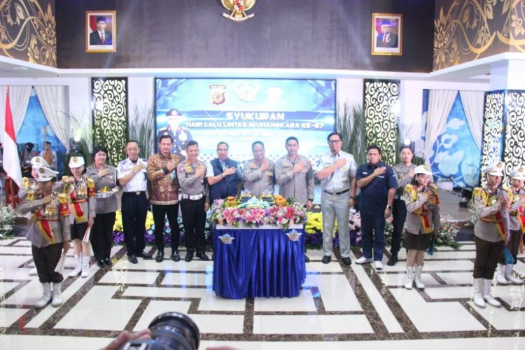 Kapolda Jabar Irjen. Pol. Drs. Suntana, M.Si menghadiri syukuran perayaan Hari Ulang Tahun ke-67 Lalu Lintas Bhayangkara (HUT Lantas)