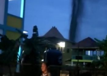 Semburan sumur Bor di sekitar Sekolah Menara Fitrah Indralaya