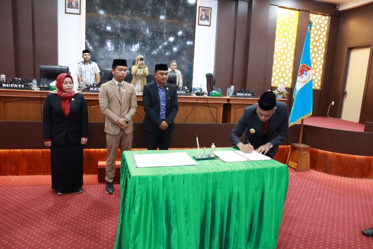 Pembahasan Rancangan Anggaran perubahan Belanja Kabupaten Nagan Raya yang digelar Jum'at (24/09) di gedung DPRK setempat