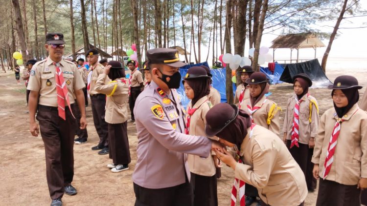 Sebanyak 39 Anggota Saka Bhayangkara Polsek Merawang Angkatan IX yang dikukuhkan, yang mana pelaksanaanya di pantai Temberan Dusun Temberan Desa Air Anyir Kecamatan Merawang