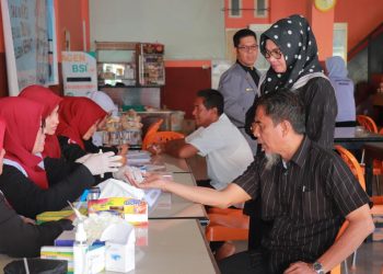 Ikatan Farmasi Kabupaten Nagan Raya menggelar kegiatan pemeriksaan untuk warga di Desa Simpang Peut, Kecamatan Kuala, Kabupaten Nagan Raya