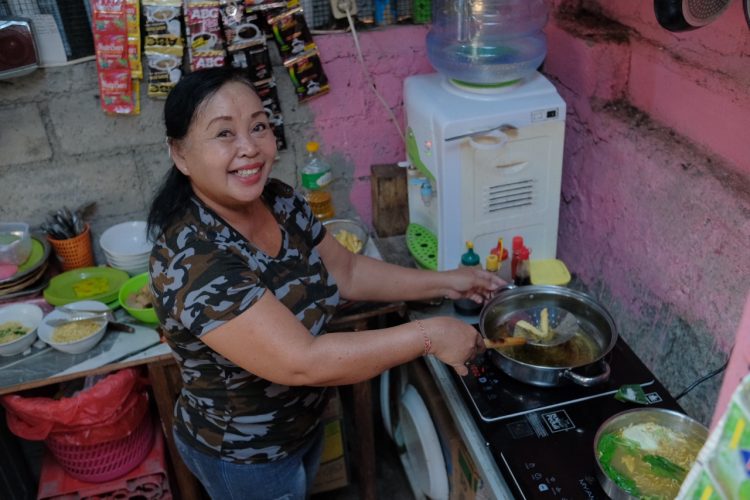 Program uji coba kompor listrik yang telah dilaksanakan kepada 1.000 KPM di Solo dan 1.000 KPM di Denpasar