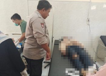 Kecelakaan lalu lintas melibatkan kendaraan jenis dump truk dengan sepeda motor terjadi di simpang tiga Desa Langgar