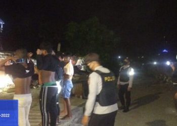 Personel Satuan Samapta Polresta Manado melaksanakan kegiatan Pos Cakalang (Polisi Cegah Kemacetan dan Pelanggaran Lalu Lintas)
