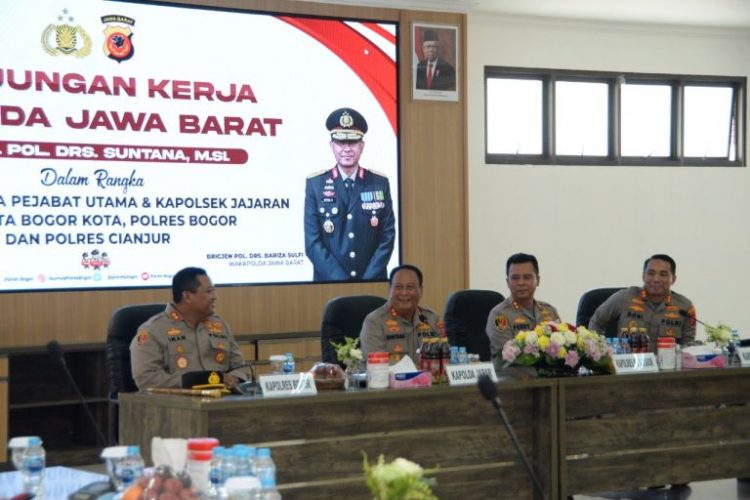 Kapolda Jabar Irjen Pol Drs. Suntana M.Si di dampingi Pejabat Utama Polda Jabar gelar kunjungan kerja ke Mako Polres Bogor