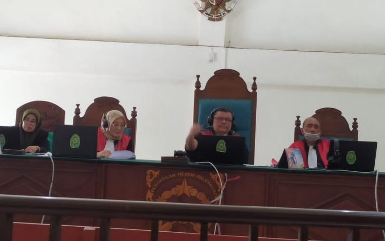 Agung Febrianto terdakwa pemilik satu bungkus narkotika jenis ganja yang ditemukan didalam tas hitam dengan berat 10, 45 gram, divonis oleh Majelis Hakim dengan pidana penjara selama 4 Tahun