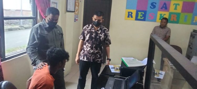Kasat Reskrim Polres Nagan AKP Machfud saat memeriksa tersangka pelecehan seksual