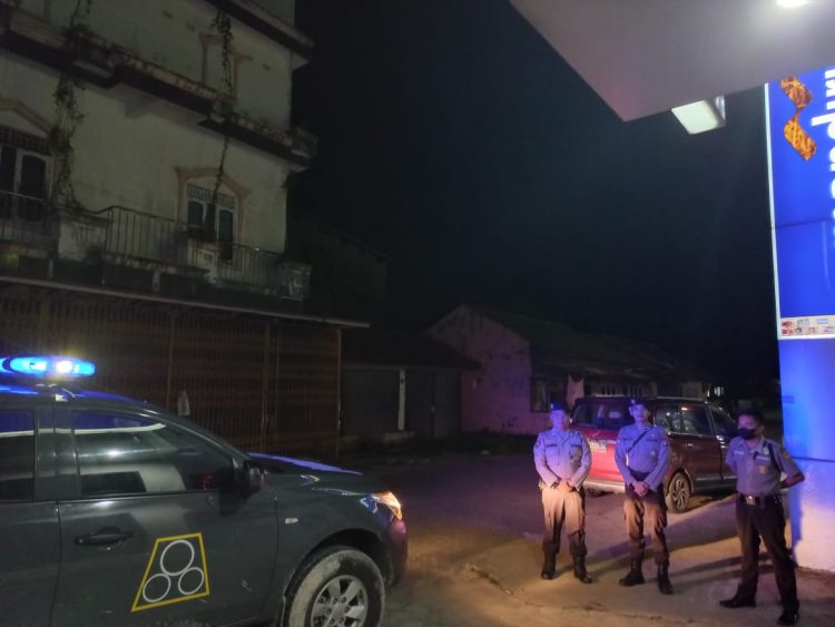 Polres Bangka Barat rutin melaksanakan patroli malam yang dilaksanakan oleh Satuan Samapta Polres Bangka Barat