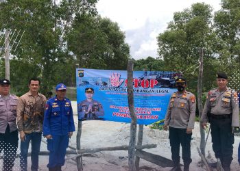 Tim gabungan Polres Bangka, Polsek Sungailiat, Satpolairud, Direktorat Satpolairud Polda Babel dan pihak Kecamatan Sungailiat melakukan penertiban sekaligus memasang spanduk larangan menambang di beberapa titik lokasi penambangan ilegal