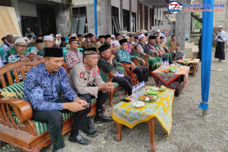 Kapolsek Sukaratu Iptu Mahmud Darmana menghadiri kegiatan tabligh akbar peringatan Maulid Nabi Muhammad SAW