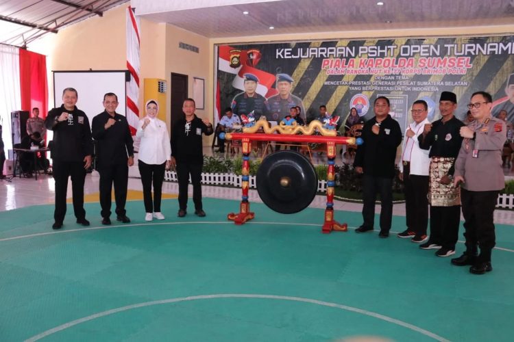 Kapolda Sumsel diwakili Wakapolda Brigjen Pol. Rudi Setiawan, S.I.K, SH, MH., membuka Pertandingan Kejuaran Pencak Silat PSHT Piala Kapolda Sumsel