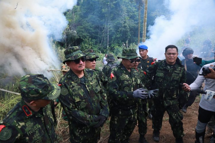 Bersama tujuh Jenderal, BNN RI mengajak seluruh masyarakat untuk turut menolak peredaran gelap narkoba melalui Pemusnahan Ladang ganja di Kecamatan Indrapuri Kabupaten Aceh Besar