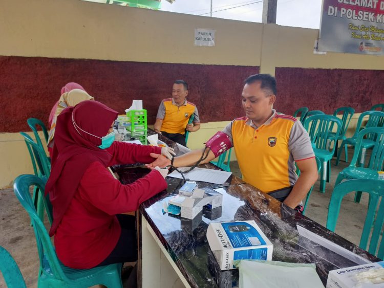Polsek Kutasari bekerja sama dengan Puskesmas Kutasari menggelar kegiatan deteksi dini penyakit tidak menular