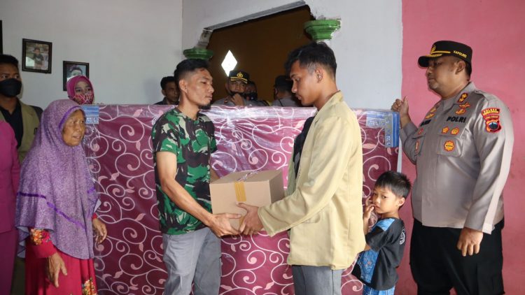Polres Purbalingga kembali membagikan bantuan sosial (Bansos) berupa paket beras kepada masyarakat terdampak kenaikan harga BBM