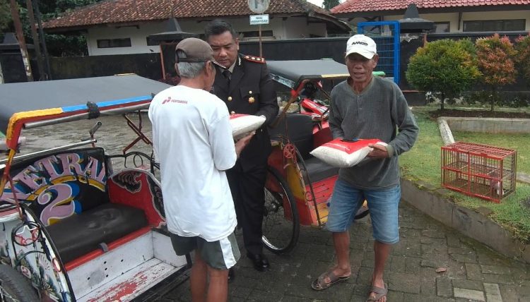 Polres PurbaIingga mengisi peringatan Hari Kesaktian Pancasila dengan menggelar bakti sosial (Baksos) di sejumlah tempat