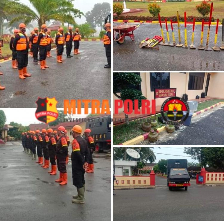 Polda Sumatera Utara menurunkan 100 pasukan Brimob dalam menjalankan tugas kemanusiaan membantu warga yang menjadi korban gempa bumi di Kabupaten Tapanuli Utara