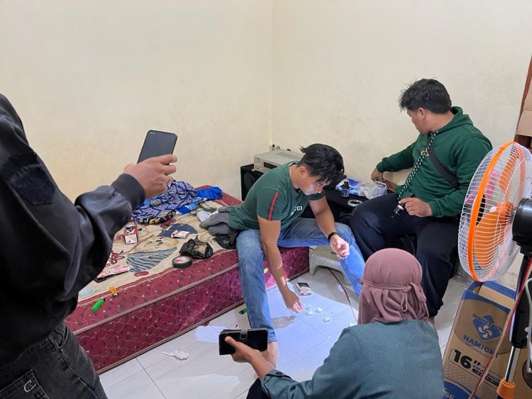 Tim Gradak Sat Res Narkoba Polres Bangka menangkap pelaku tindak pidana Narkotika dalam bentuk bukan tanaman yang diduga narkotika jenis Shabu dengan berat bruto 3,33 gram