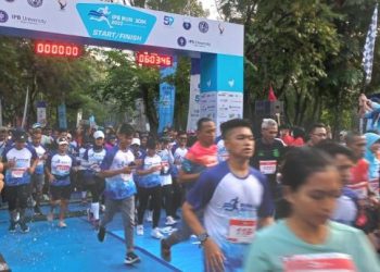 Ribuan pelari ambil bagian pada IPB RUN 10 K. Event perdana kolaborasi Himpunan Alumni (HA) IPB dengan IPB University ini digelar kampus IPB University Dramaga Bogor