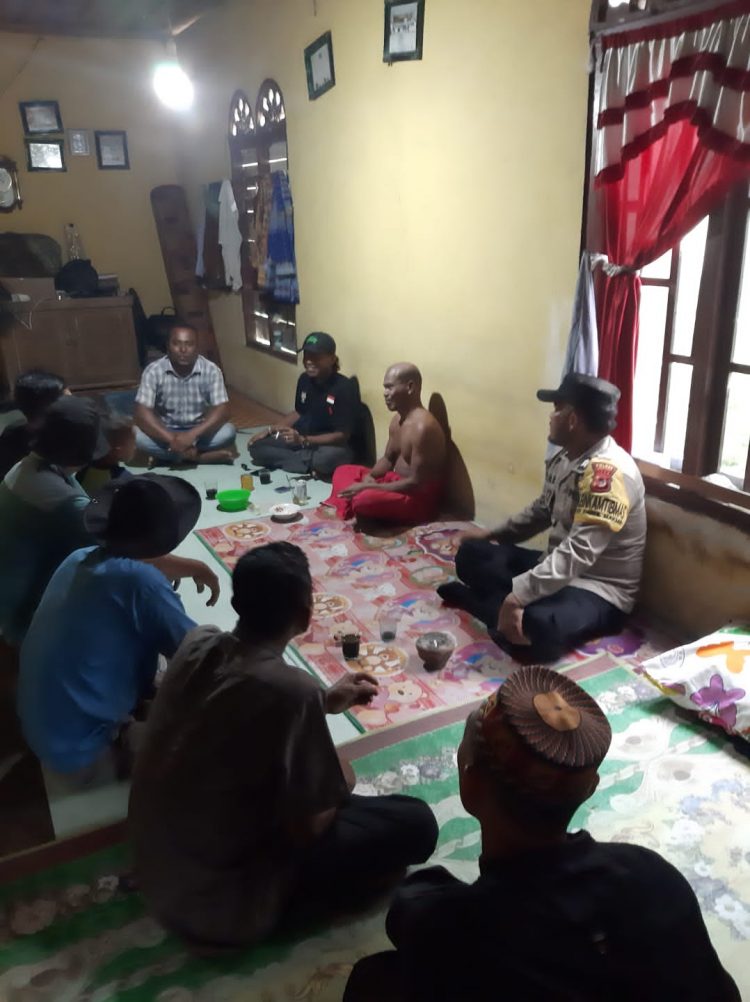 Ibnu Hajar (43 tahun) seorang warga Desa Ujong Krueng Kecamatan Tripa Makmur Nagan Raya, mencoba bunuh diri dengan meloncat ke Sungai Krueng Lamie