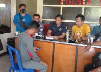 Kurang lebih puluhan masyarakat belinyu turun kelaut untuk menghentikan aktifitas tambang yang diduga ilegal