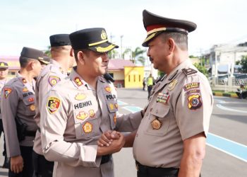 Polres Lhokseumawe menggelar upacara kenaikan pangkat pengabdian setingkat lebih tinggi dari AKP ke Kompol terhadap 2 personil