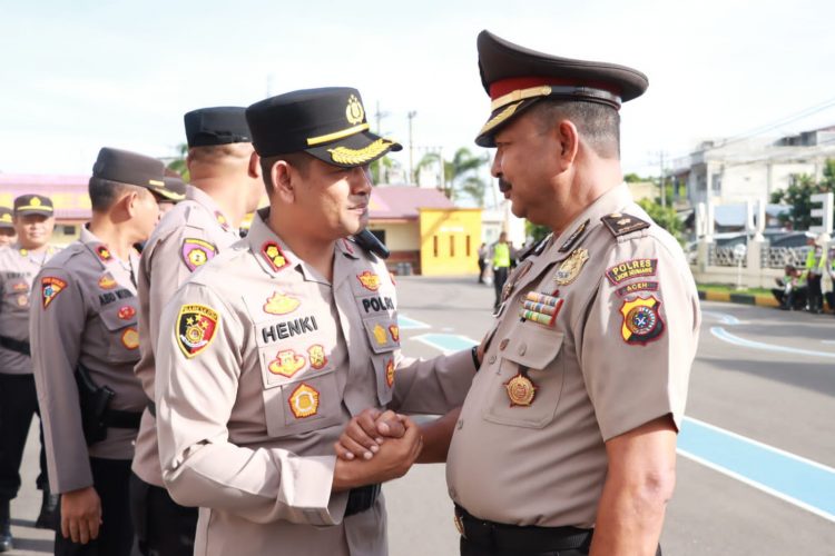 Polres Lhokseumawe menggelar upacara kenaikan pangkat pengabdian setingkat lebih tinggi dari AKP ke Kompol terhadap 2 personil