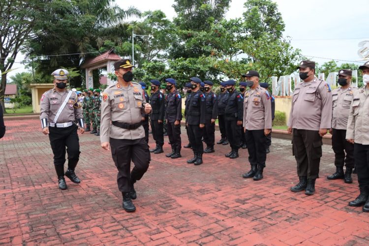 Kapolres Simalungun AKBP Ronald F.C Sipayung, S.H., S.I.K., M.H., hari ini memimpin Apel Gelar Pasukan Operasi Zebra Toba 2022 Polres Simalungun