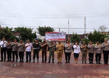 Bupati Dairi DR Eddy Keleng Ate Berutu menjadi pimpinan apel pada apel gelar pasukan operasi zebra toba 2022 Polres Dairi