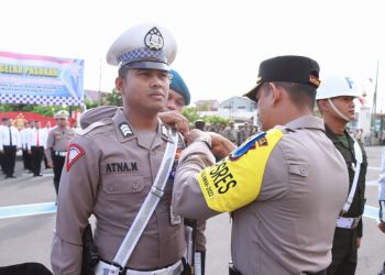 Kapolres Lhokseumawe AKBP Henki Ismanto, S.I.K memimpin apel gelar pasukan Operasi Zebra Seulawah 2022